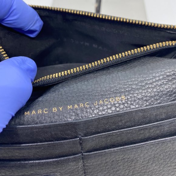 Marc Jacobs Black Cream Leather Dual Fold Wallet - Picture 6 of 8